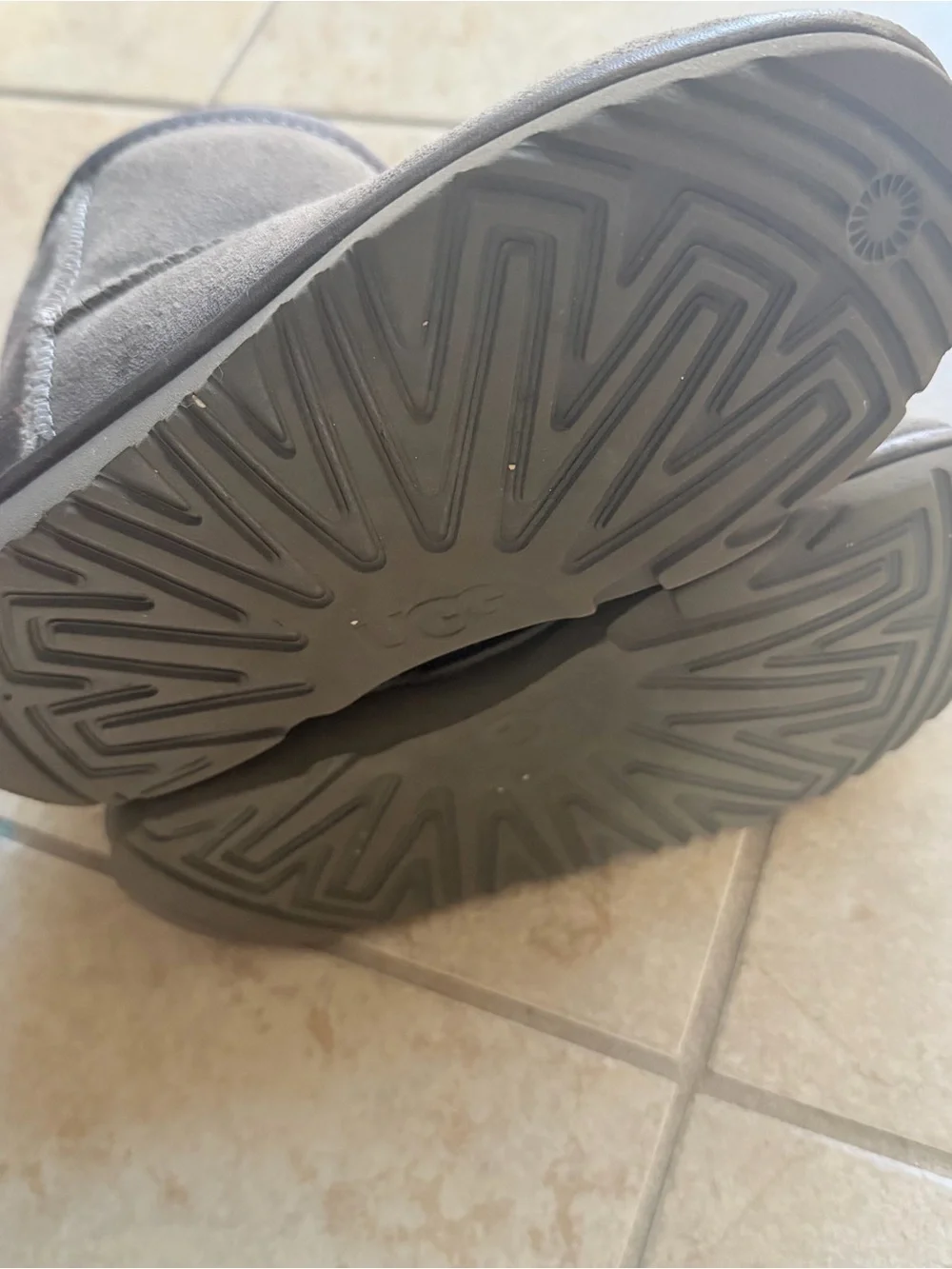 UGG big girls size 2 boots silver gray shearlings shoes